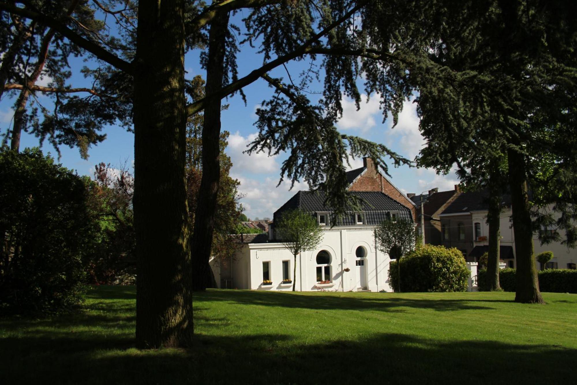Gite De La Conciergerie Du Cheval Blanc Luttre Exterior photo